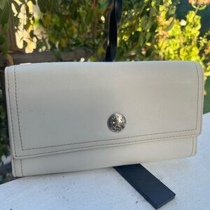 Vintage Coach White Leather Wallet Sophisticated Design Y2K
